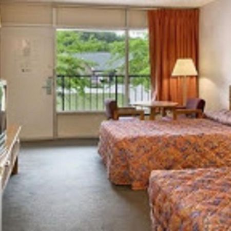 Town And Country Inn Suites Spindale Forest City Ngoại thất bức ảnh